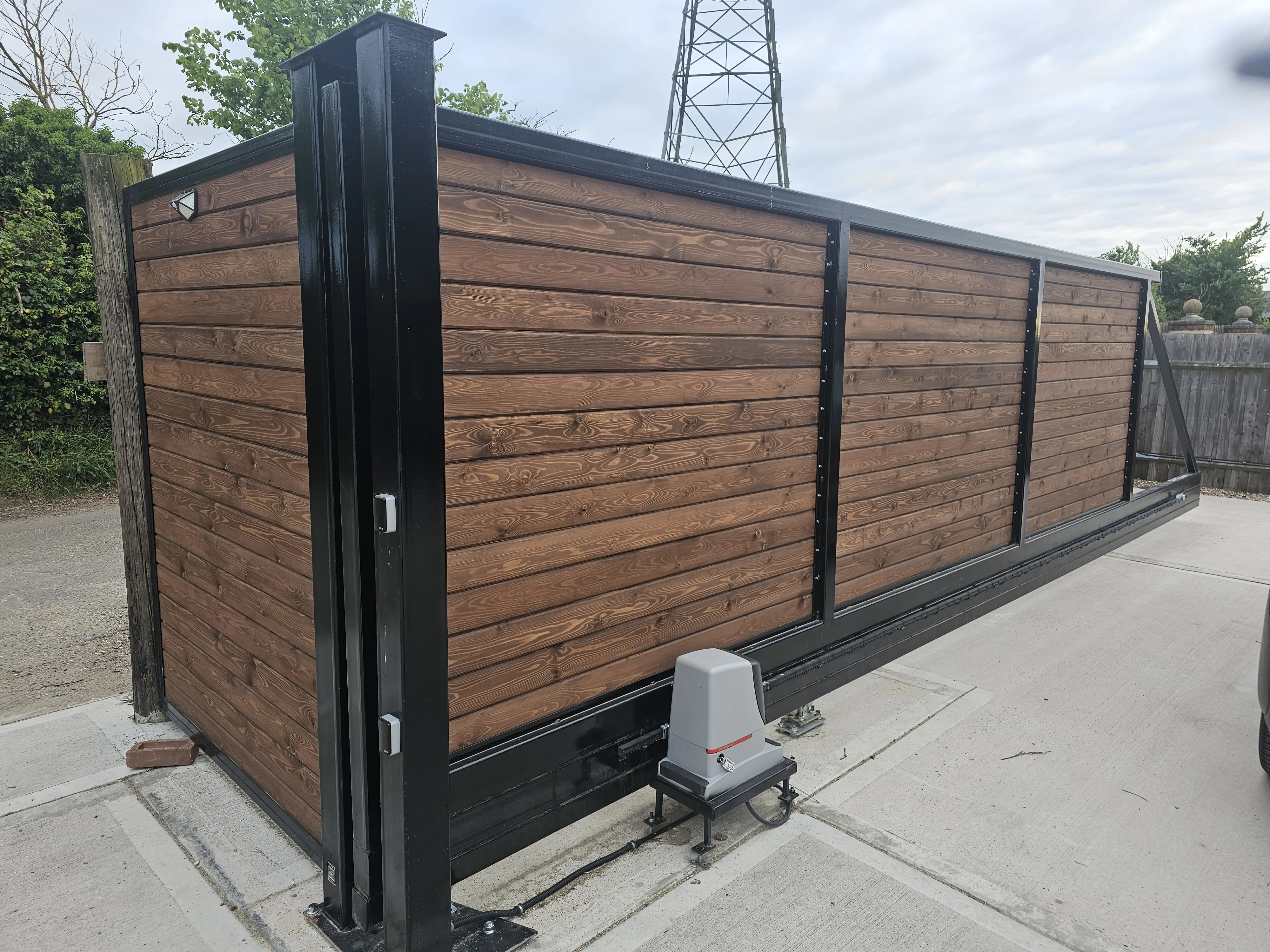 Cantilever sliding gate โ Essex