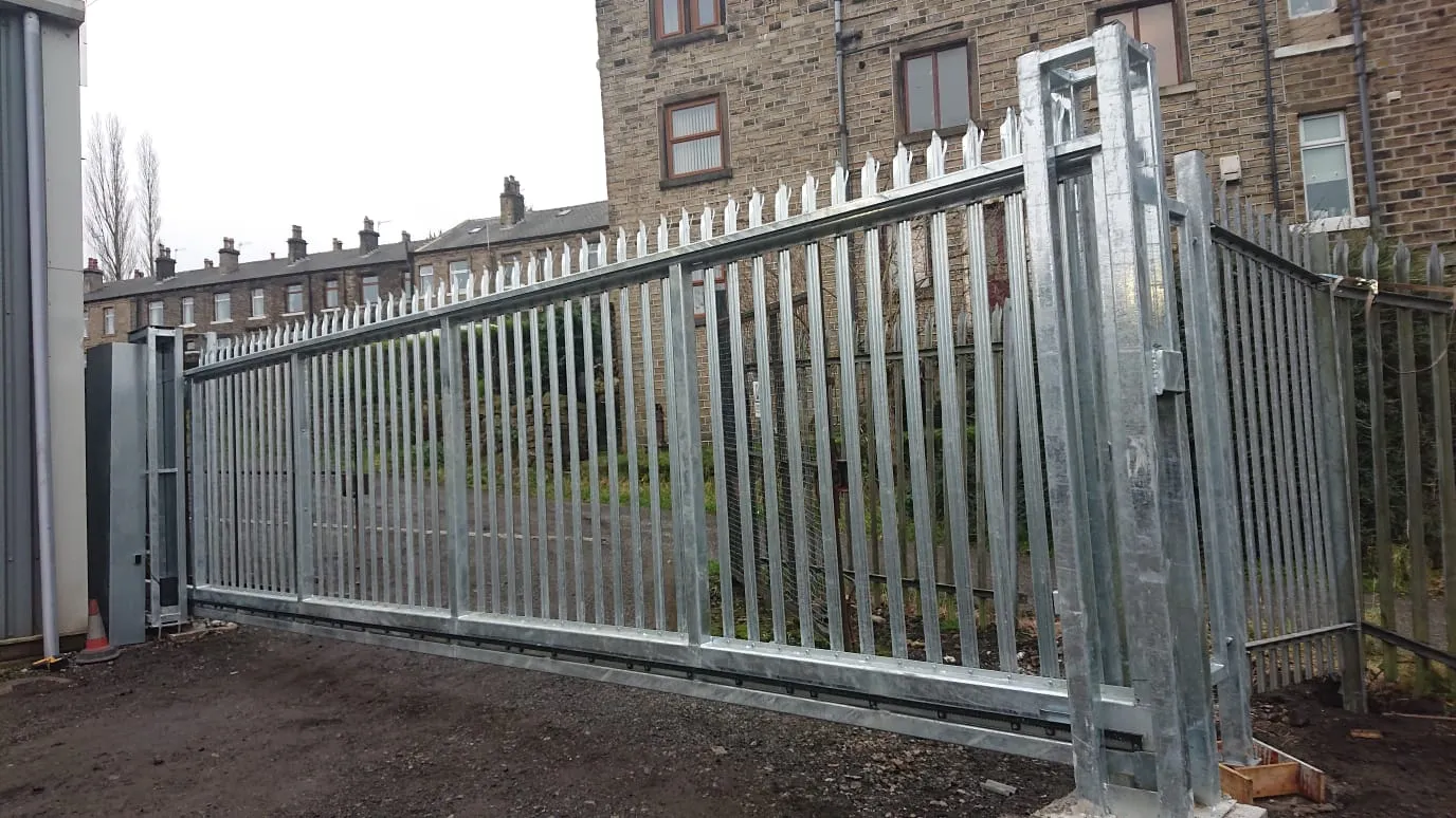 Cantilever sliding gate โ Huddersfield
