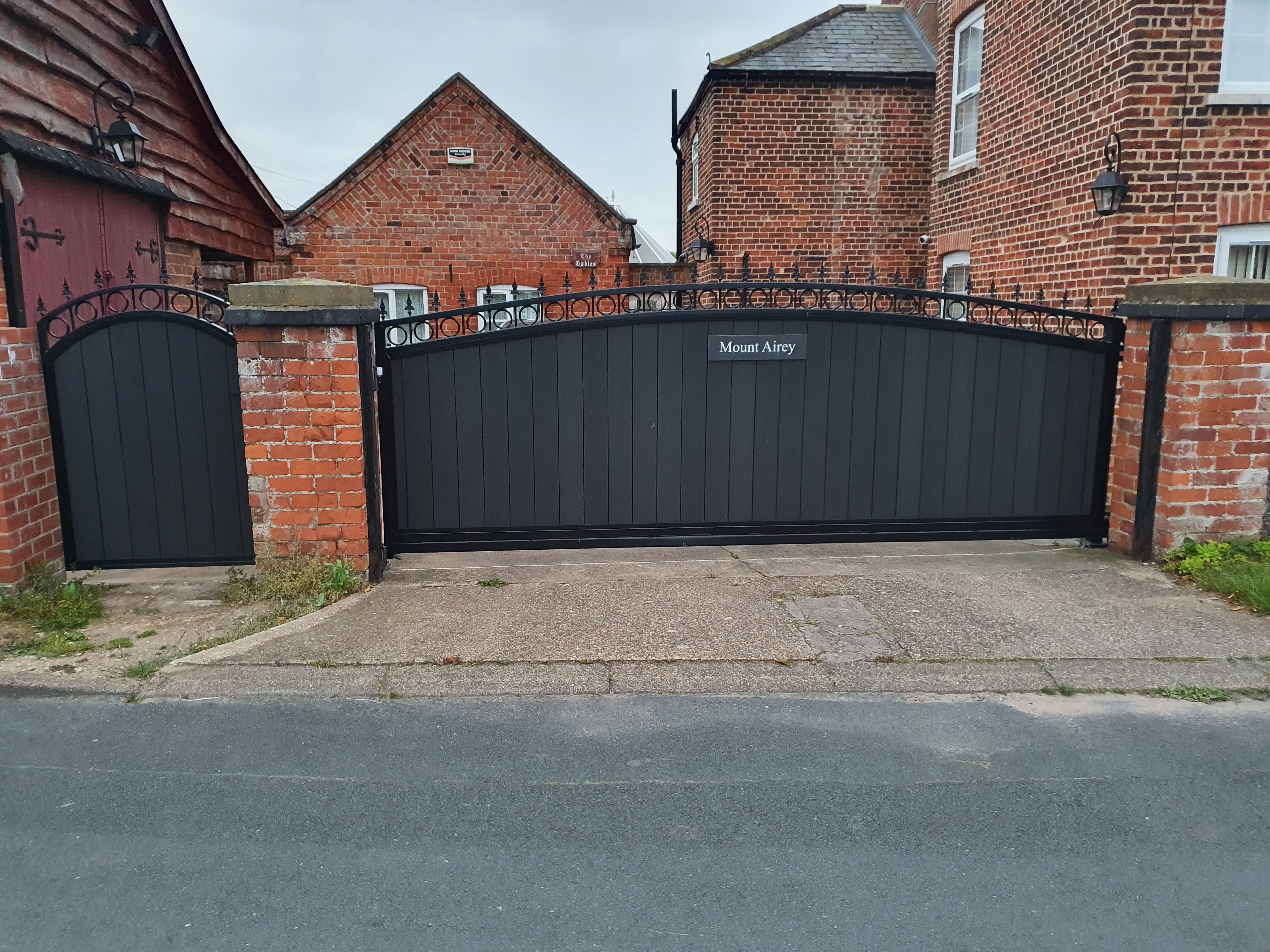 Cantilever sliding gate โ Keygham