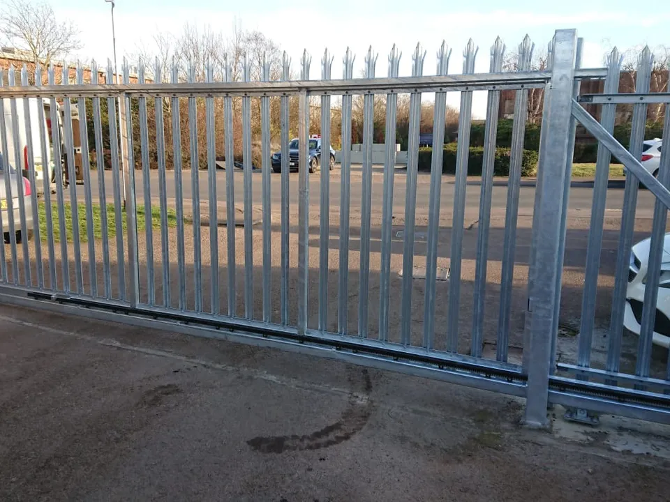 Cantilever sliding gate โ Bedford