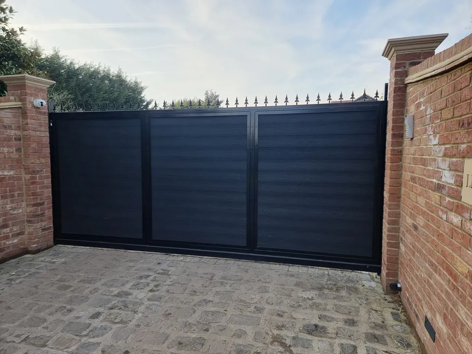 Cantilever sliding gate โ Chelmsford
