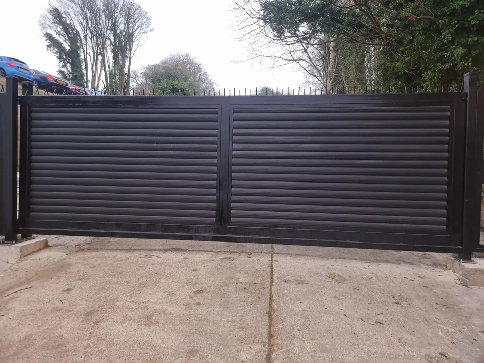 Cantilever sliding gate โ Chesham