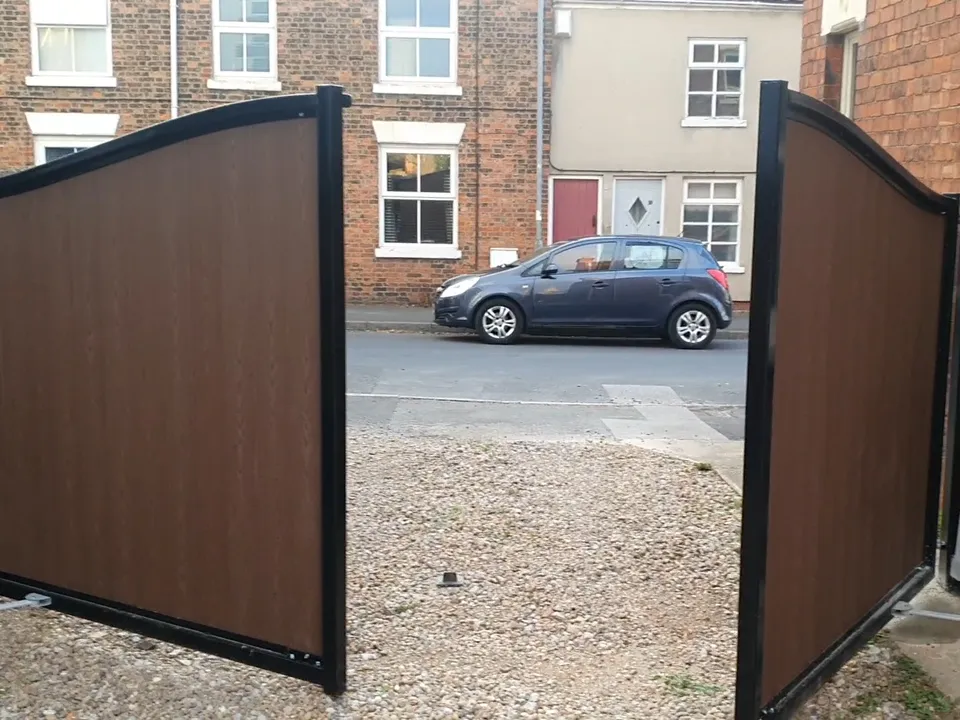 Cantilever sliding gate โ Keyingham