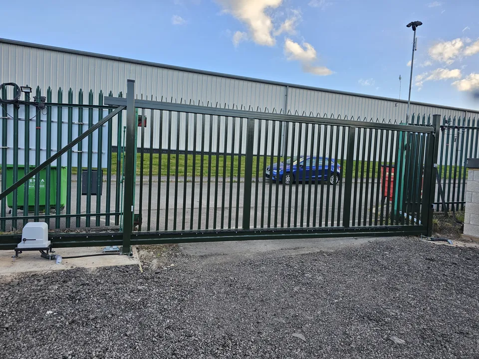 Cantilever sliding gate โ Mansfield