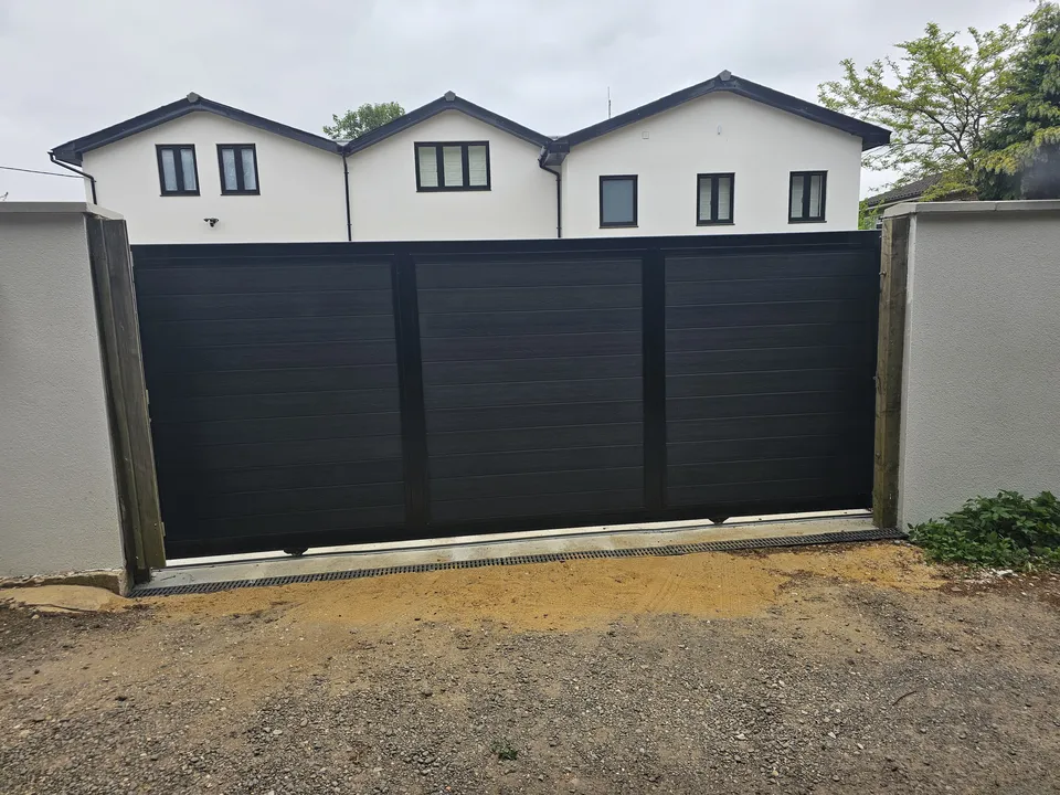 Cantilever sliding gate โ Milton Keynes