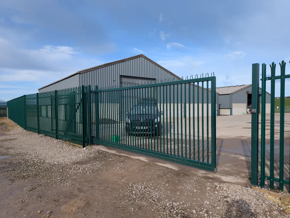 Cantilever sliding gate โ Muston