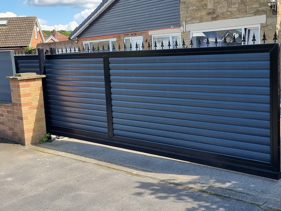 Cantilever sliding gate โ Selby