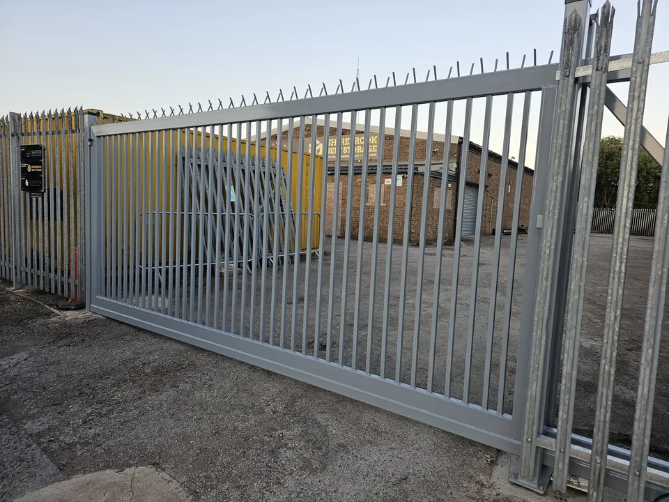 Cantilever sliding gate โ Shirebrook