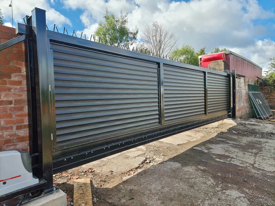 Cantilever sliding gate โ Stoke on Trent